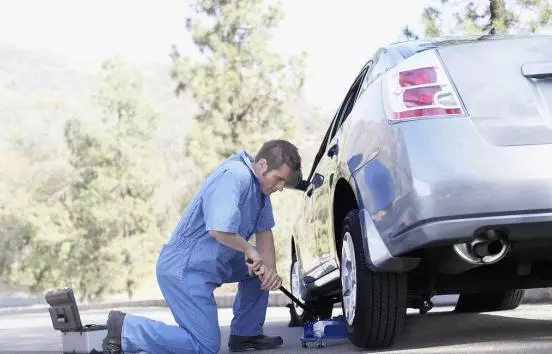 汽車爆胎怎么辦？你應該知道的換胎知識！